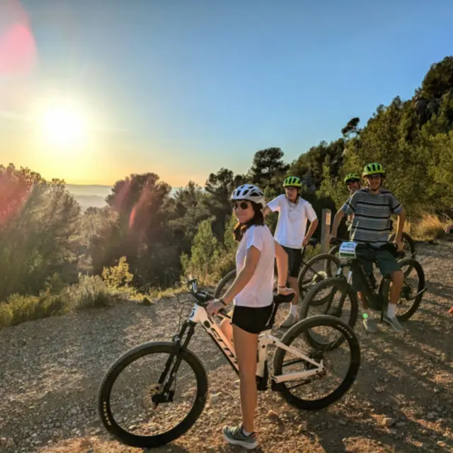 Vélo et Apéritif au coucher de soleil_Aix-en-Provence