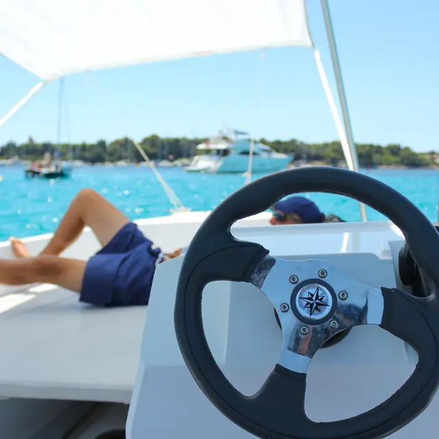 Location de bateua sans permis à Cannes - journée avec Solar Boat