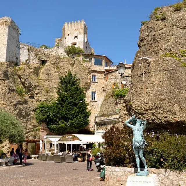 La Grotte et l'Olivier