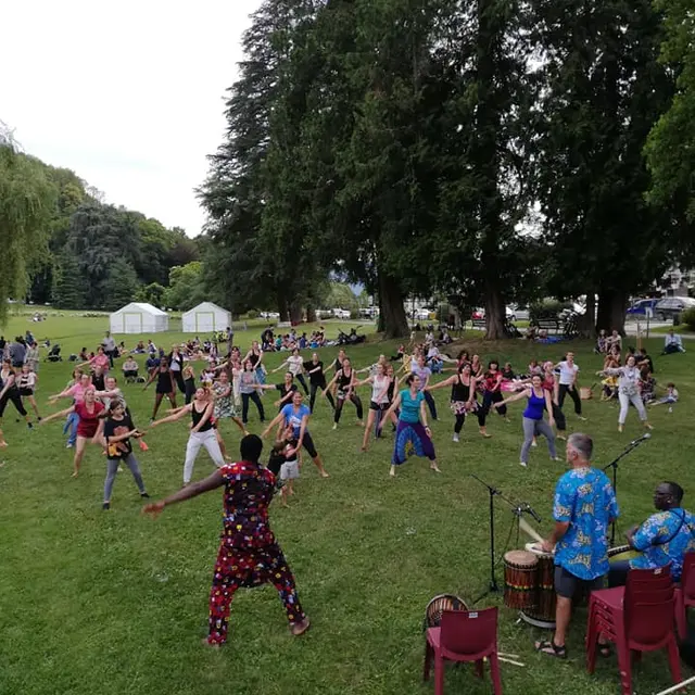 Atelier de danse africaine -Festival Uriage en Danse présenté par Jean-Claude GALLOTTA_Saint-Martin-d'Uriage
