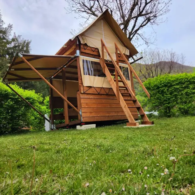 Cabane bivouac_Chézery-Forens