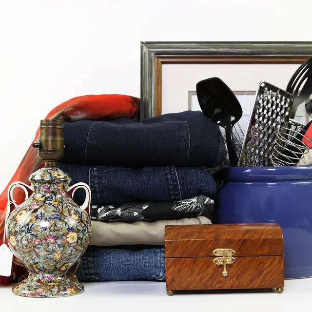 Vide-greniers par l'association du Dong du Sang Londais_La Londe-les-Maures