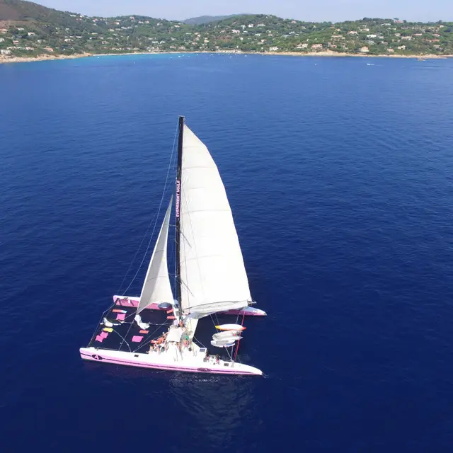 Caseneuve Catamaran - Sortie en catamaran au coucher de soleil_Le Lavandou