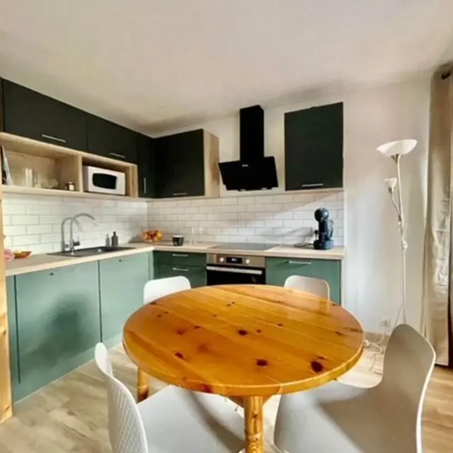 Cuisine et table à manger - Studio Val Pierre
