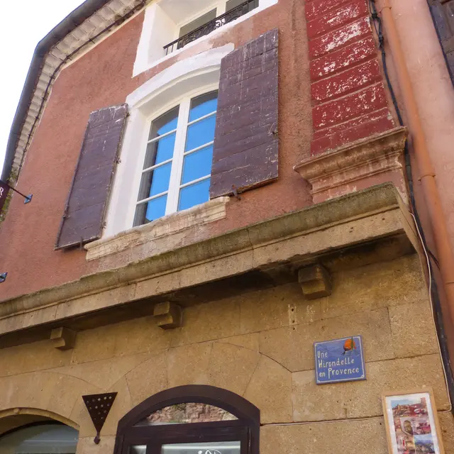 Une hirondelle en Provence