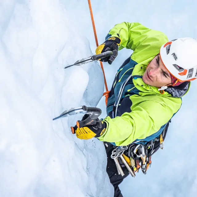 Cascade de Glace avec le Bureau des Guides_La Grave