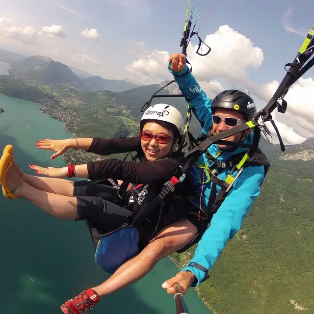 Vol en parapente avec ascendances proposé par Airmax
