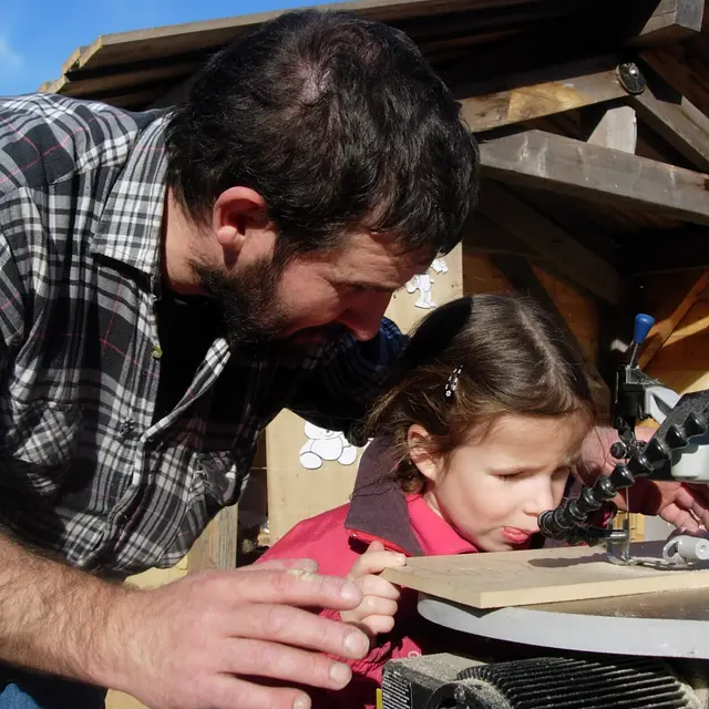 Atelier menuiserie avec les Bambins des bois et jeux en bois géants_Morzine