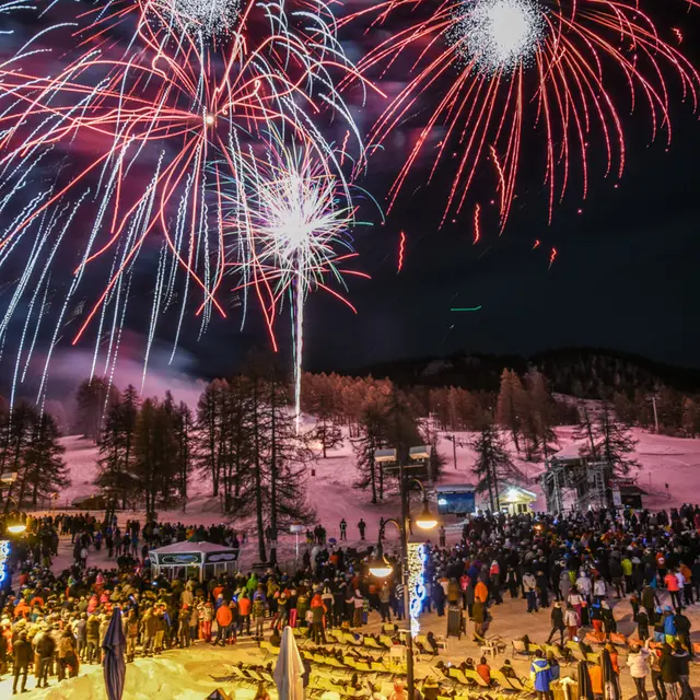 REVEILLON DU NOUVEL AN :  GRAND FEU D'ARTIFICE DU 31 !_Risoul