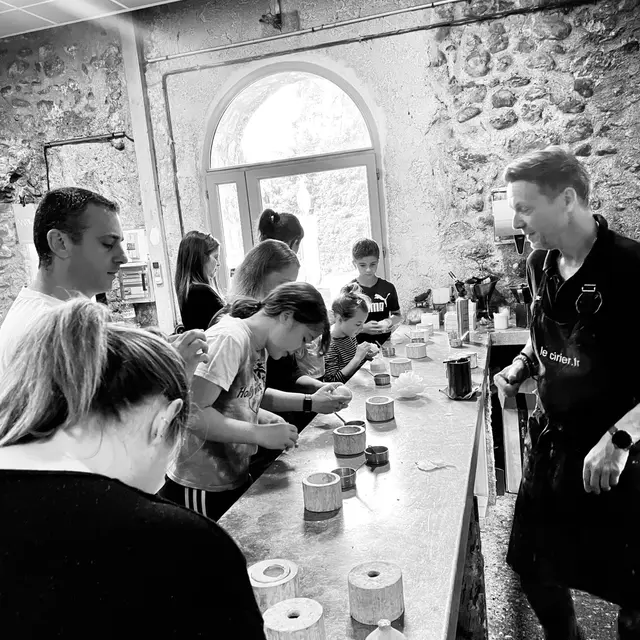 Le Cirier d'Auribeau : atelier découverte d'un savoir-faire rare et fabrication d'une bougie personnalisée_Auribeau-sur-Siagne