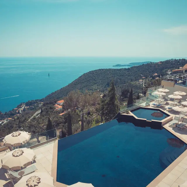 piscine vue Les terrasses d'eze.jpg