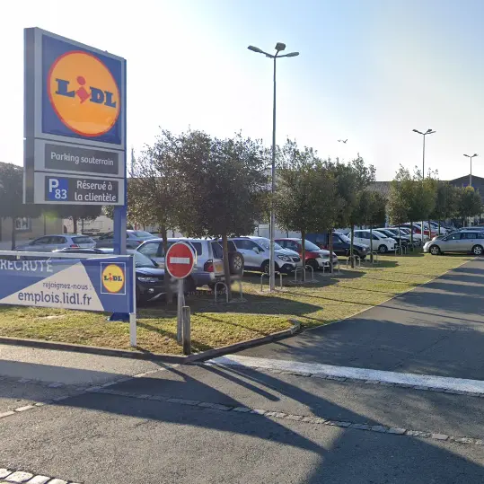 Borne de recharge pour véhicule électrique - Lidl_Saint-Martin-de-Ré