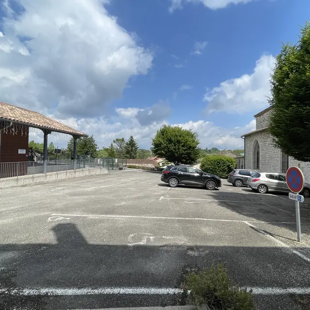 Parking place de la mairie_Vazerac