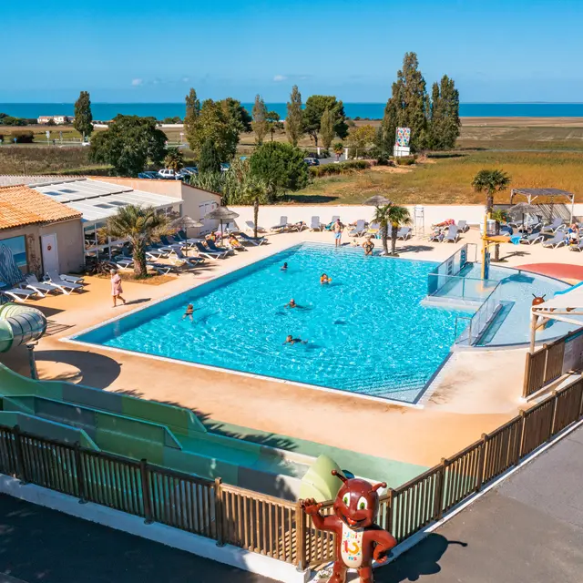 Piscine chauffée camping Les Peupliers