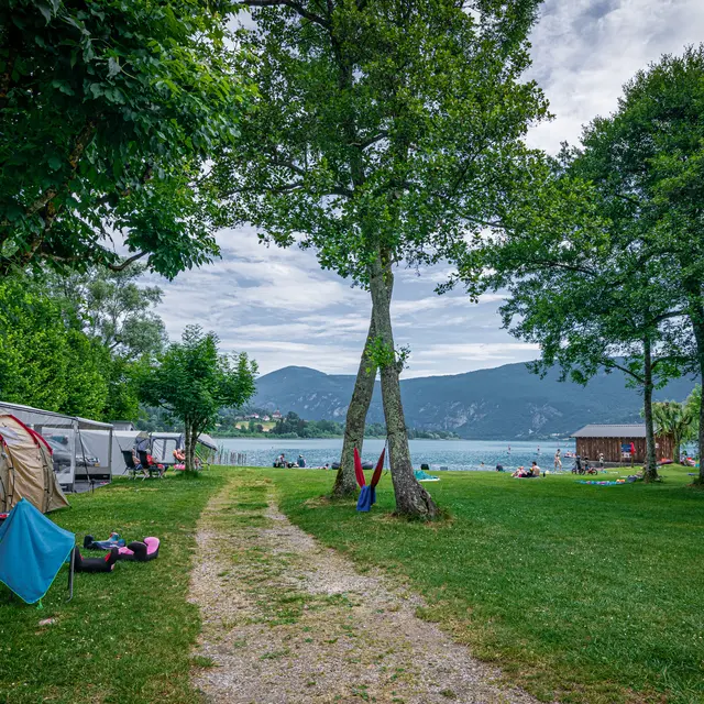 Camping Le Curtelet au bord du lac d'Aiguebelette
