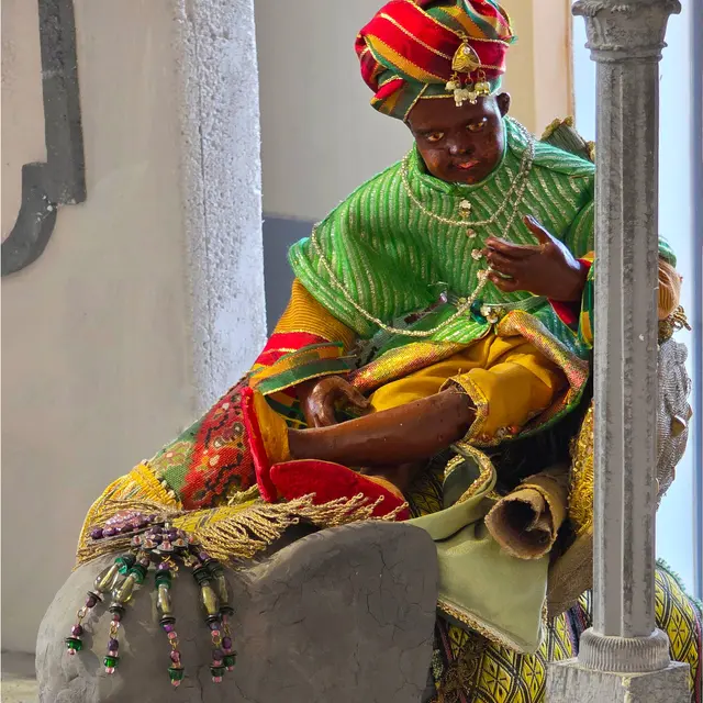 La Crèche napolitaine de Christian Léandre Ganga : entre exubérance baroque, dévotion populaire et théâtralité profane_Gassin