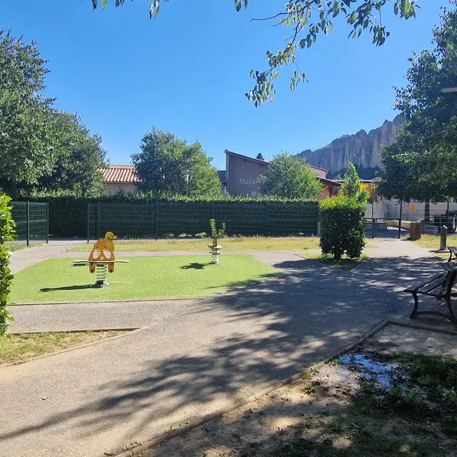 Aire de jeux du groupe scolaire Louis Pasteur_Les Mées