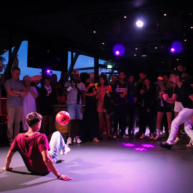 Spectacle de bolas et de jonglage_Isola 2000