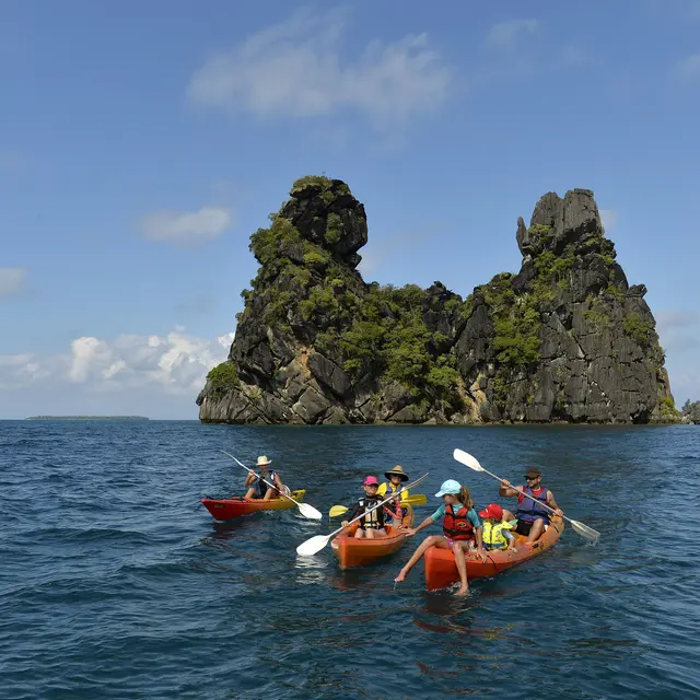Kayak sur la baie de Hienghène