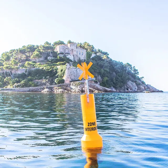 Balade en bateau Hybride autour du Fort de Brégançon_Bormes-les-Mimosas