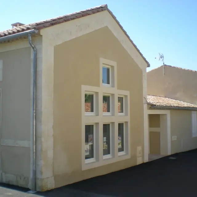 Bibliothèque municipale d'Aureille_Aureille_extérieur