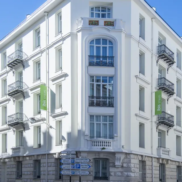Facade_6438.jpg