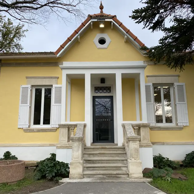 Bibliothèque Takaya_Morières-lès-Avignon