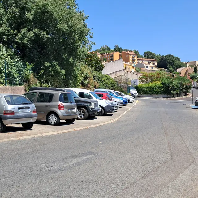 Parking traverse Buissonnière_Cogolin