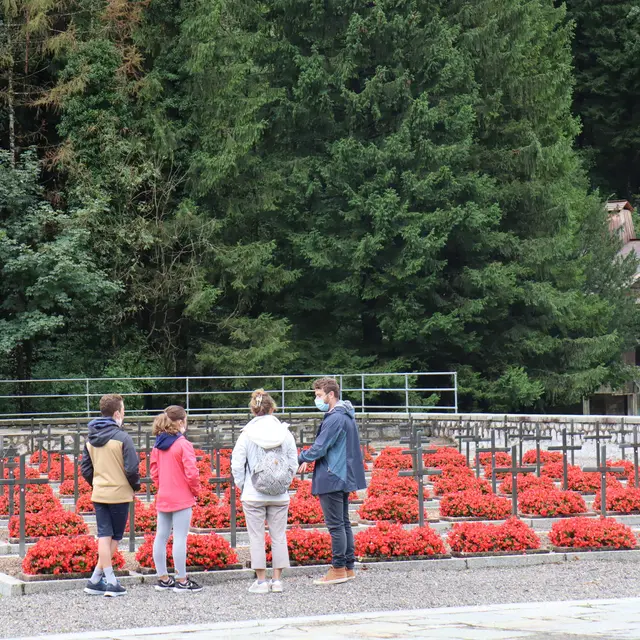 Visite de la Nécropole nationale des Glières