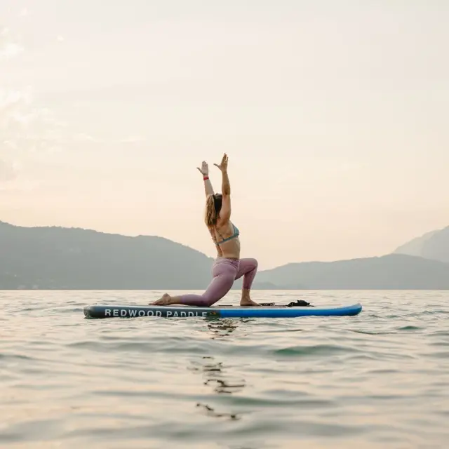 Paddle Yoga au coucher du soleil_Doussard