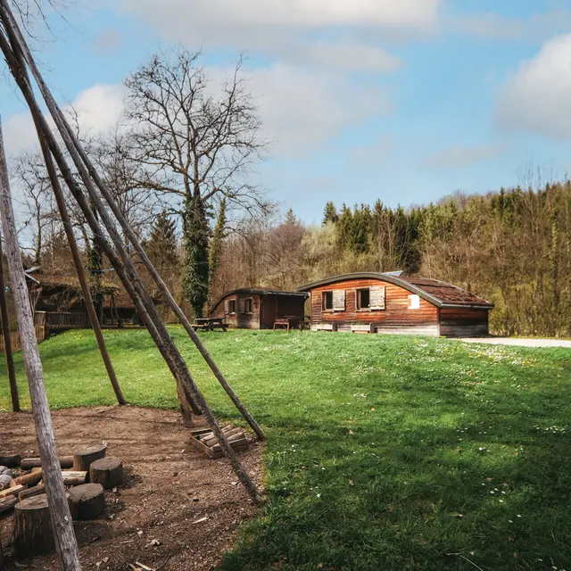 Cabanes en bois à la Ferme de Chosal