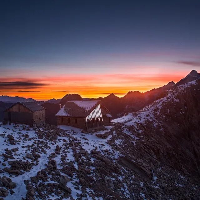 Le refuge Adèle Planchard depuis Arsine (Villar d'Arène)_Villar-d'Arêne