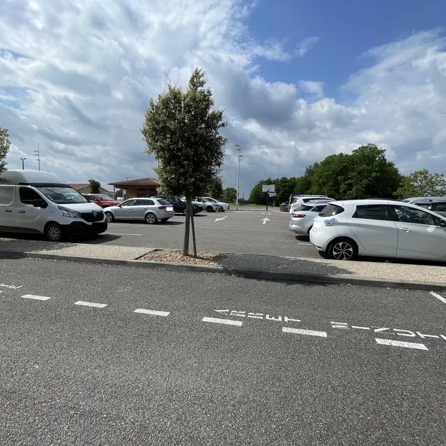 Parking route de Picoy_L'Honor-de-Cos