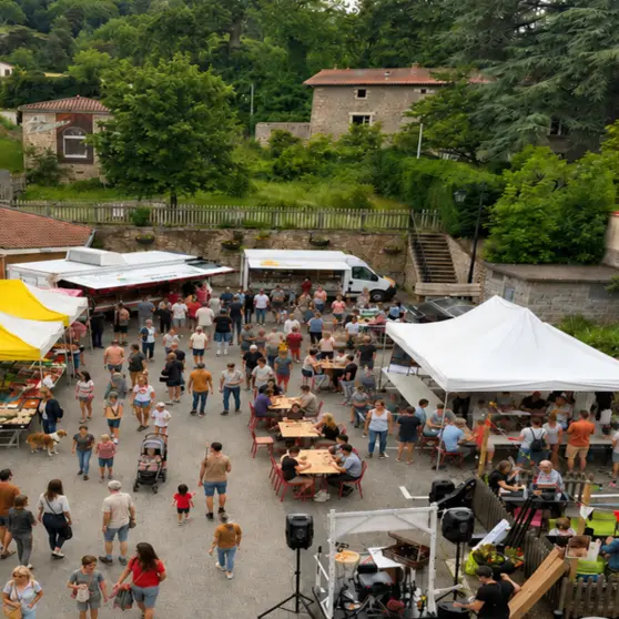 Marché de producteurs et ambiance guinguette_Saint-Jean-Soleymieux
