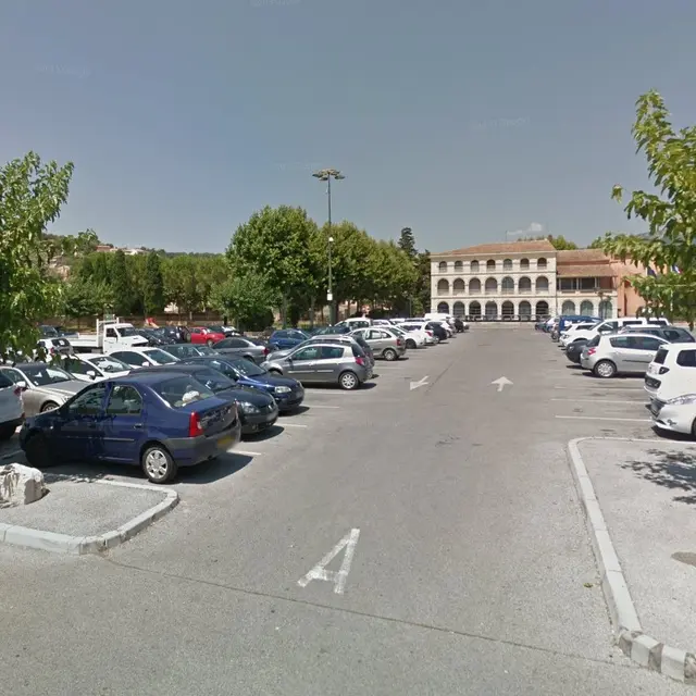Parking Mitterrand à Cuers