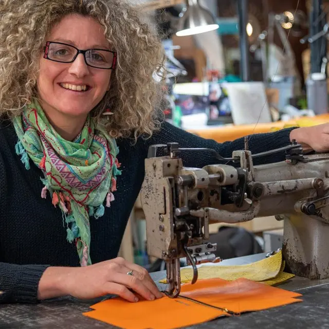 Rencontre culturelle : À la découverte du métier de maroquinier