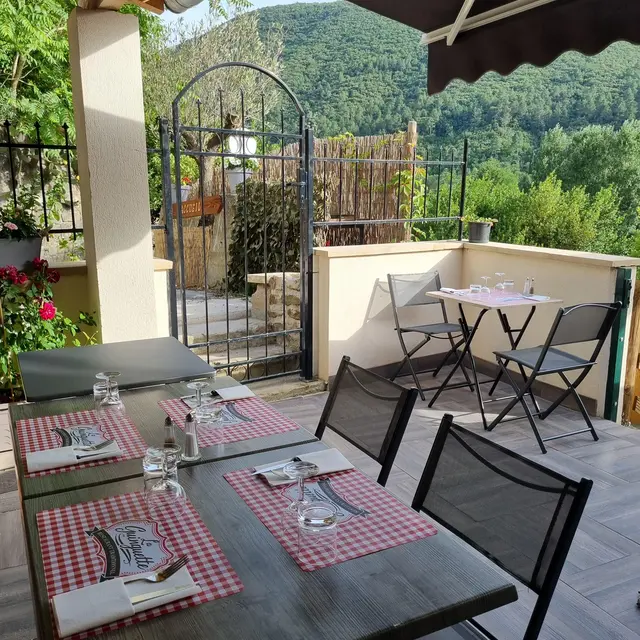 Restaurant du gîte de la Tourterelle_Saint-Florent-sur-Auzonnet