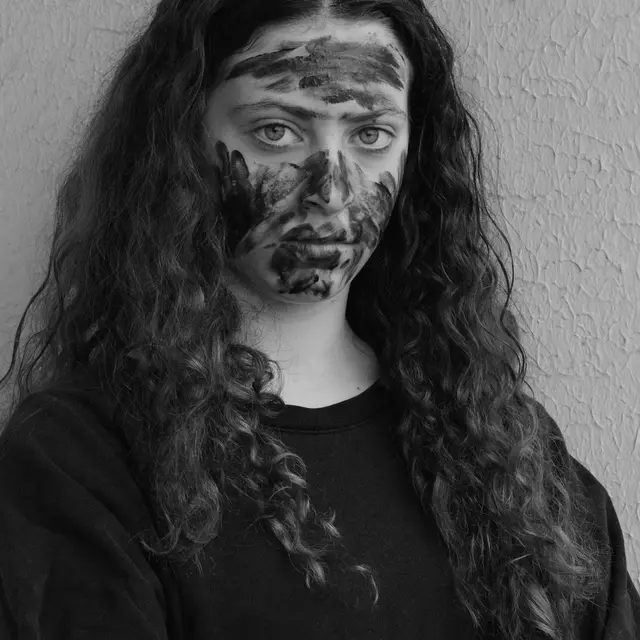 RENCONTRE DE LA PHOTOGRAPHIE : Agnès Geoffray Elles obliquent elles obstinent elles tempêtent_Arles