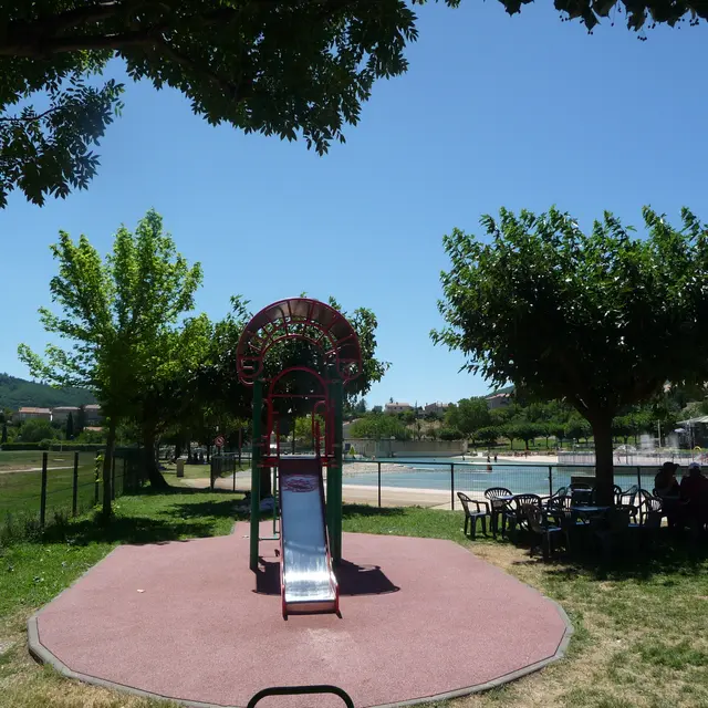 Aire de jeux du plan d'eau des Marres à Sisteron