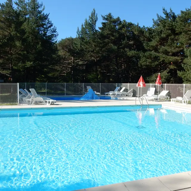 Camping Les Sérigons La Roche des Arnauds : piscine
