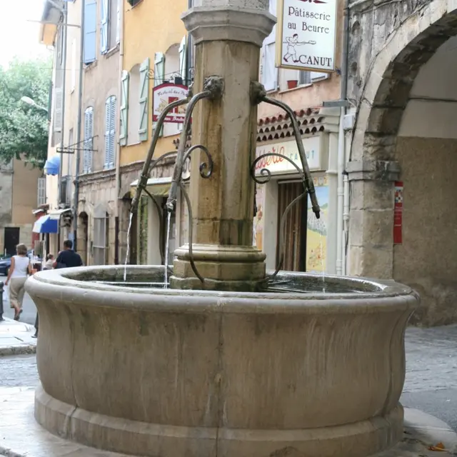 Fontaine Louis Gauthier - Aups