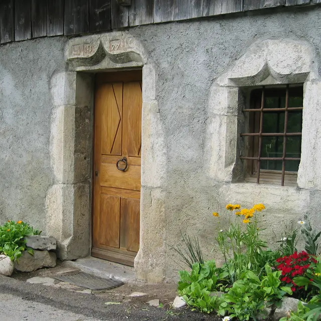 Façade ancienne maison de colporteur