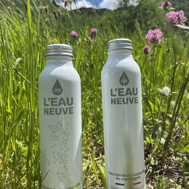 2025.eau.neuve.deux.bouteilles.CP.La.compagnie.des.pyrenees