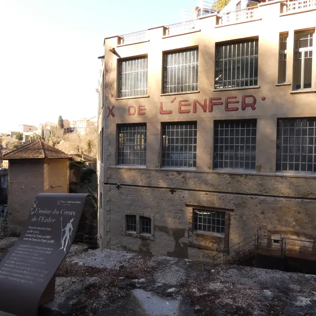 Façade rénovée de l'usine du Creux de l'Enfer