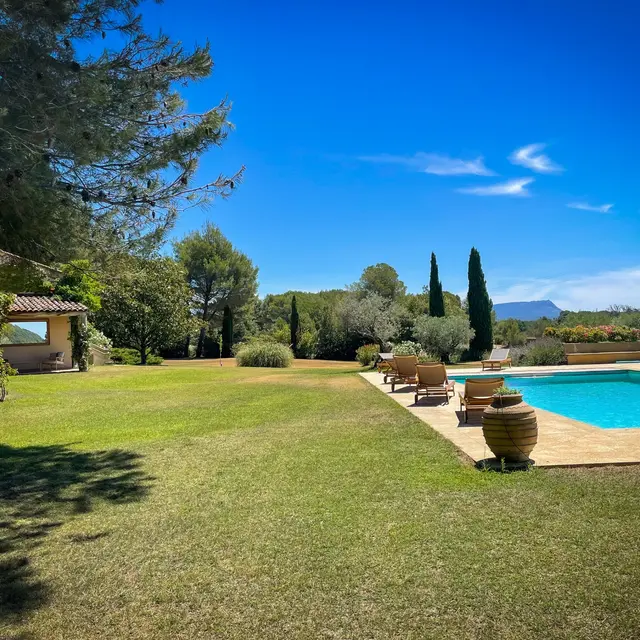Parc et piscine de La Villa