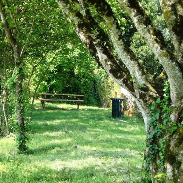 Aire de pique-nique de l'espace Ouradou_Puylagarde