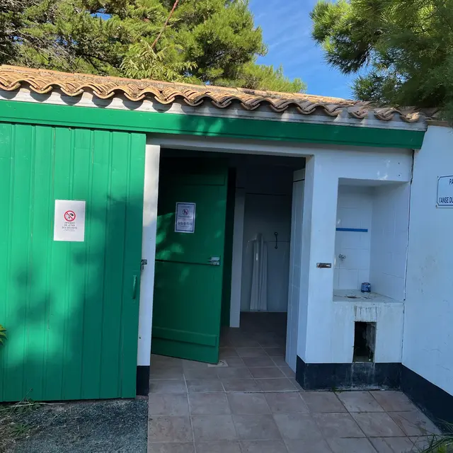 Toilettes publiques - Plage de l'Anse du Fourneau_Les Portes-en-Ré