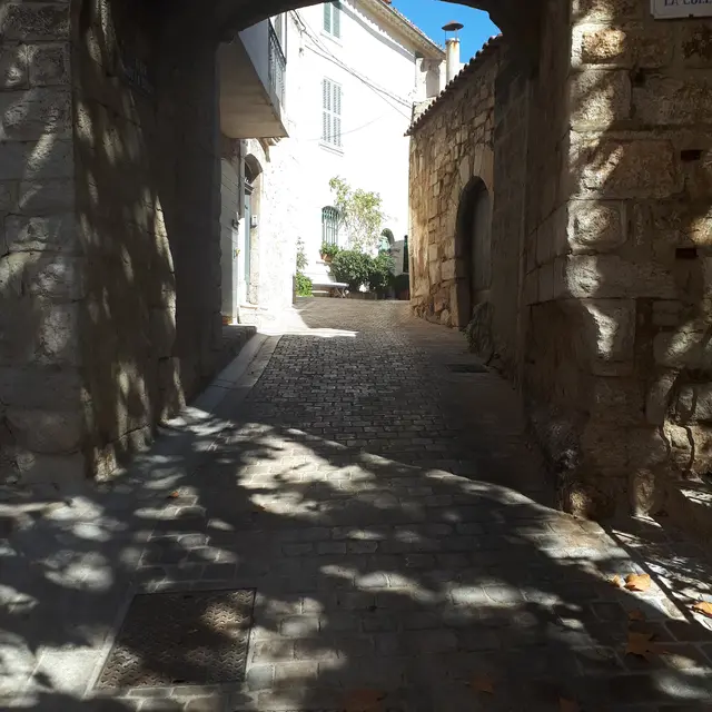 Rue de la Colle par la porte de La Colle