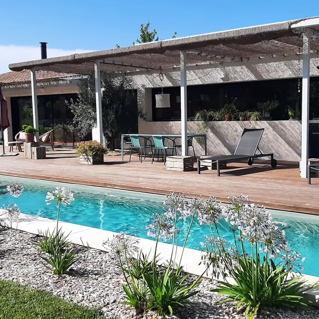 La terrasse et la piscine