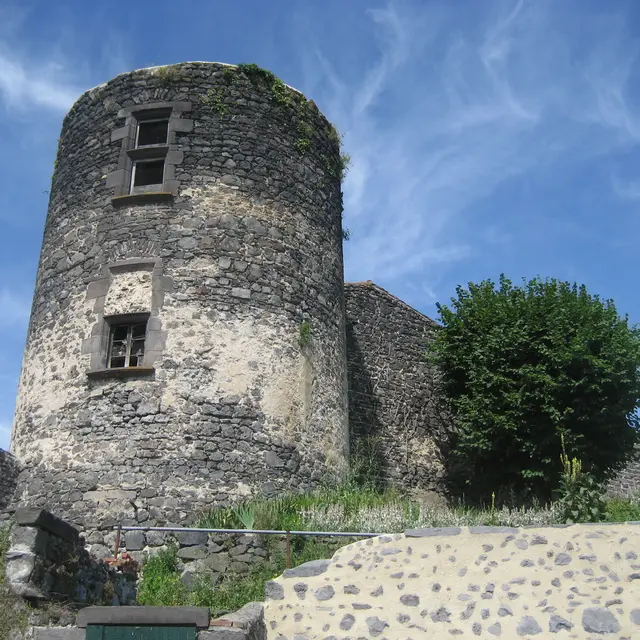 Tour du château à Marsat RLV